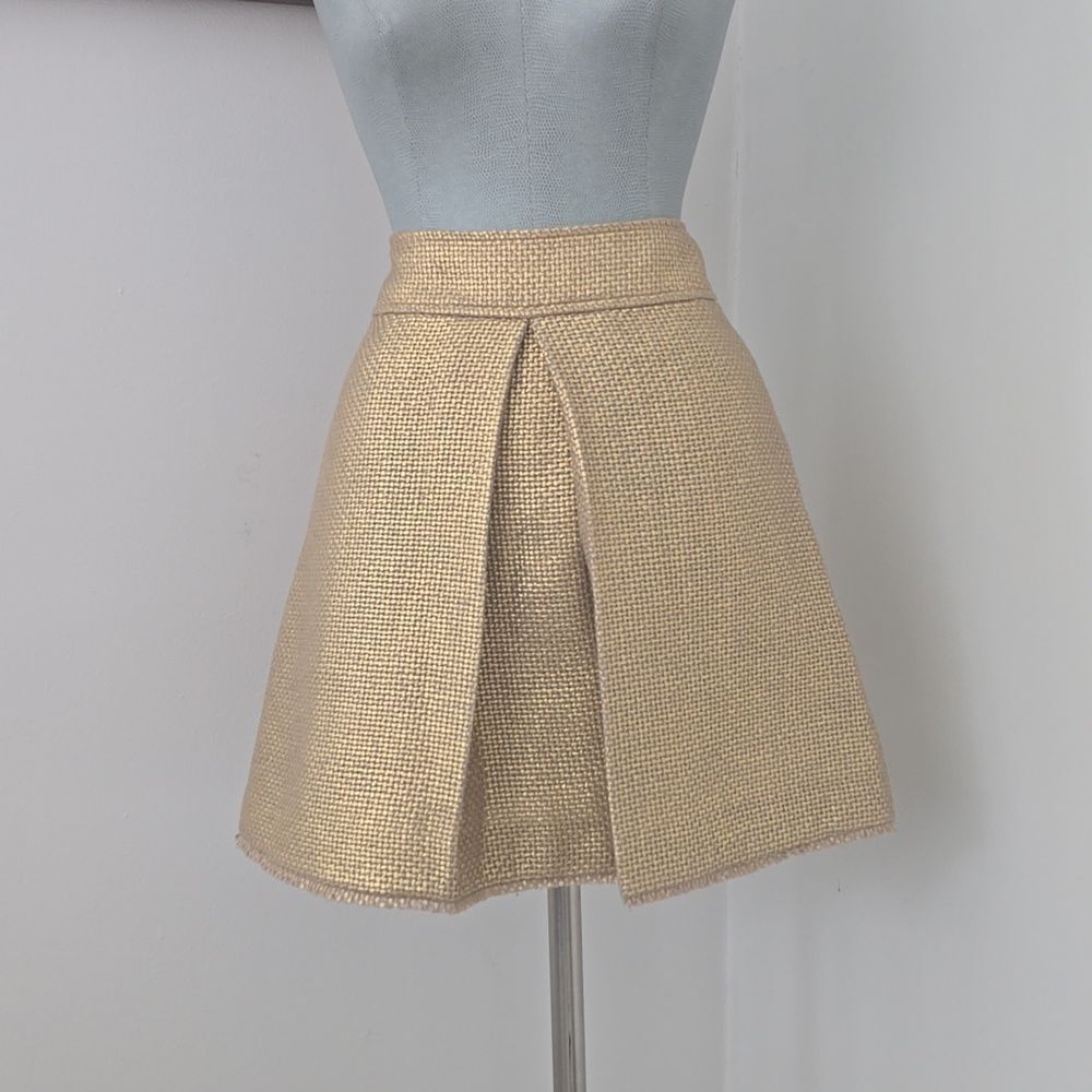 Banana Republic Light Tan Waistband Detail